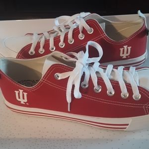 WALKING IU tennis shoe